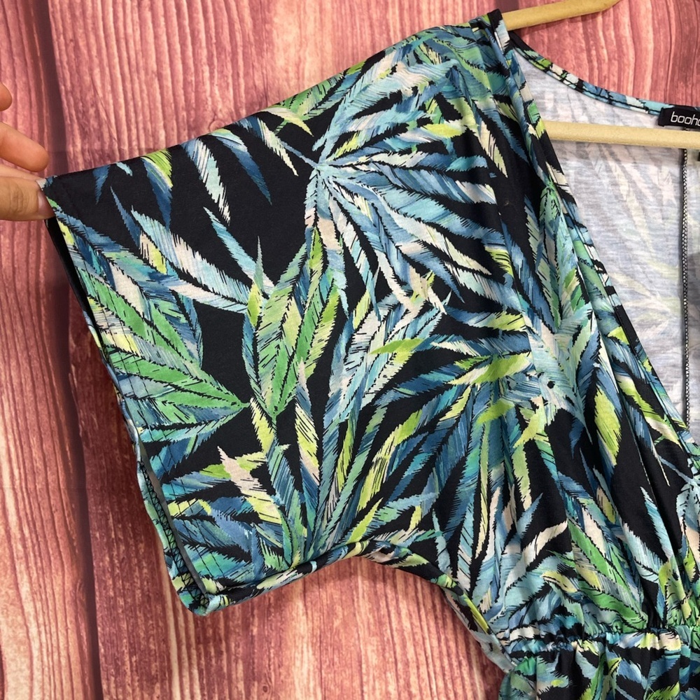 Boohoo green plant palm V-neck surplice romper shorts swimsuit coverup size 6 - Picture 5 of 14